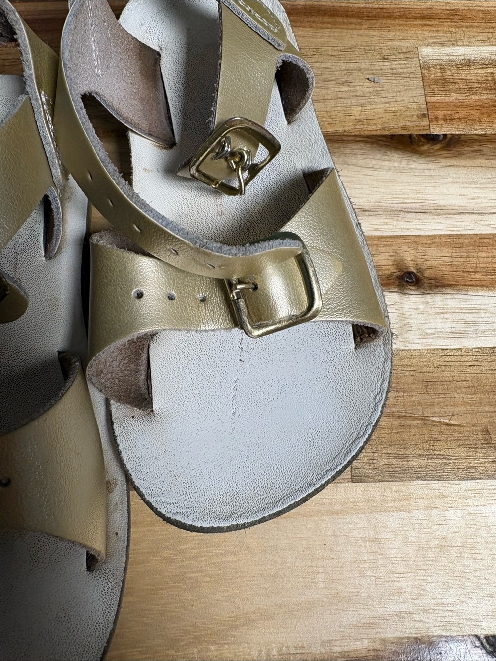 Sun Sans Surfer Metallic Gold Strappy Buckle Sandals - Picture 7 of 9